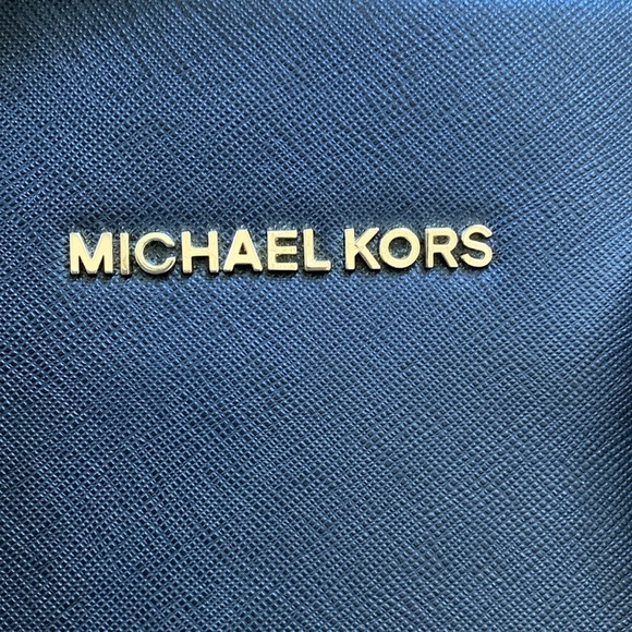 Michael Kors Selma Tote - Picture 12 of 13